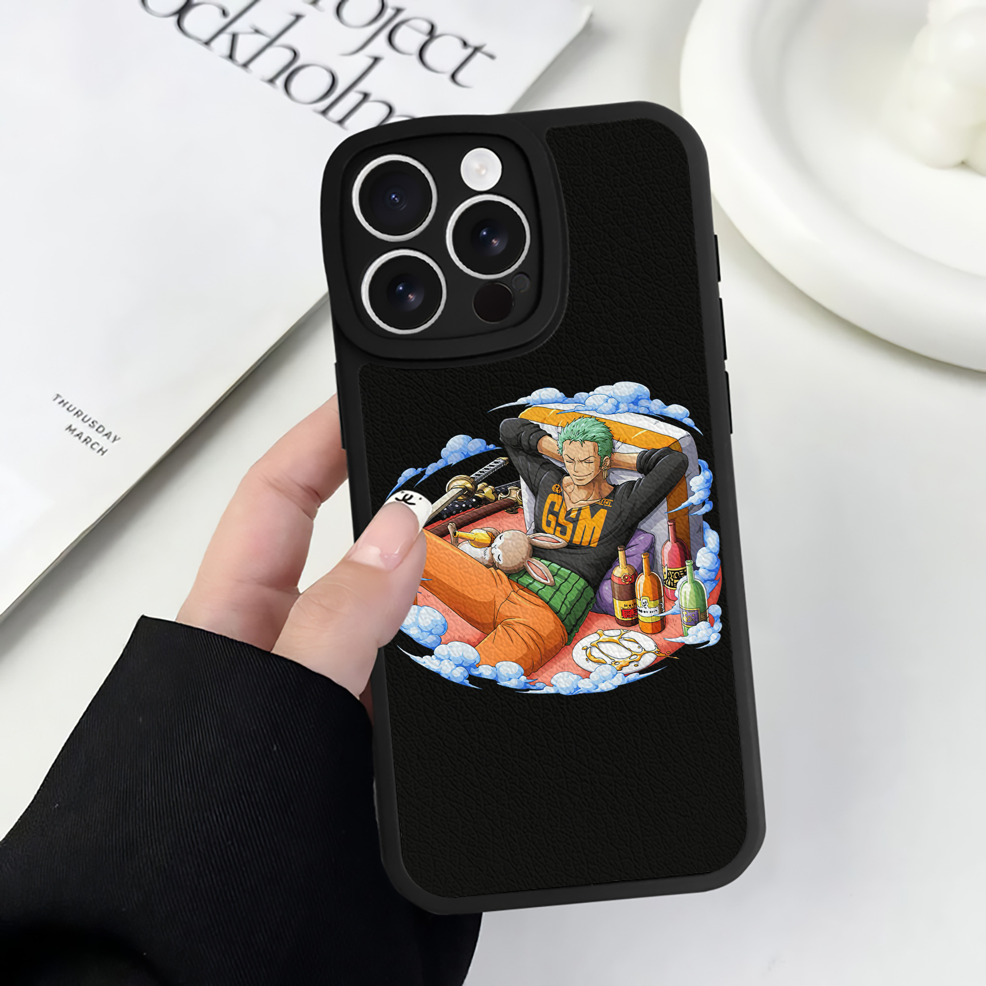 （画像用） ワンピース ロロノア・ゾロ ONE PIECE Roronoa Zoro 【iPhone 16シリーズ対応】シリコンスマホケース（レザー調） 材質：シリコン
